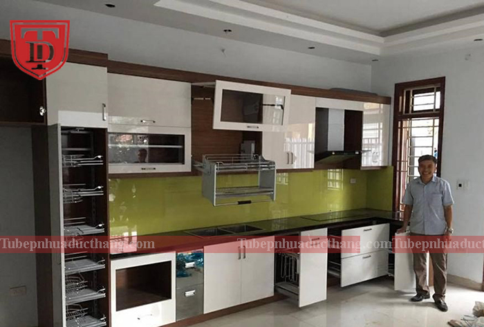 Thi công tủ bếp nhựa nhà chú Vĩnh tại Lê Chân